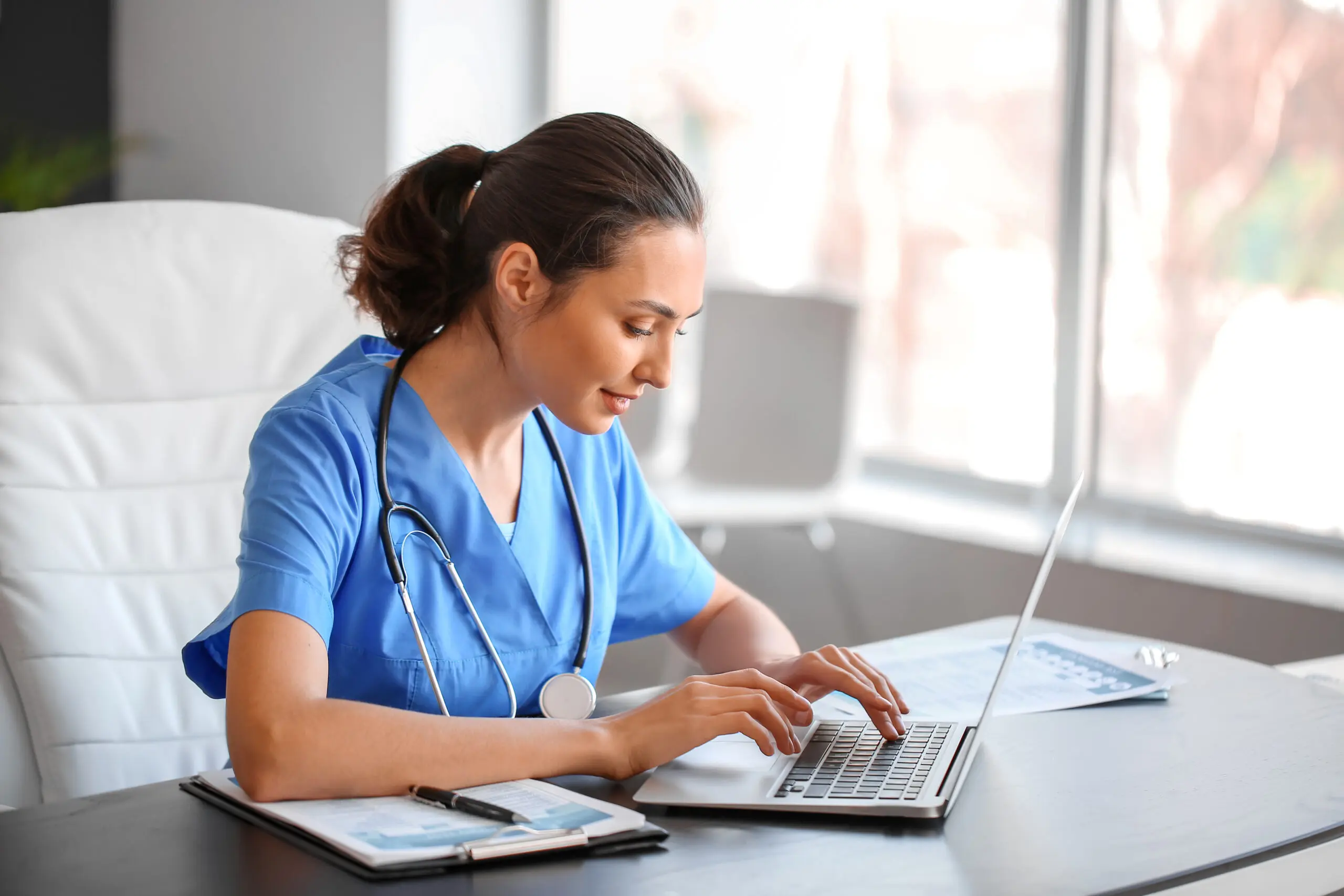 Five Best Practices for Ramping Up Clinical Onboarding for Novice NPs, PAs and Midwives